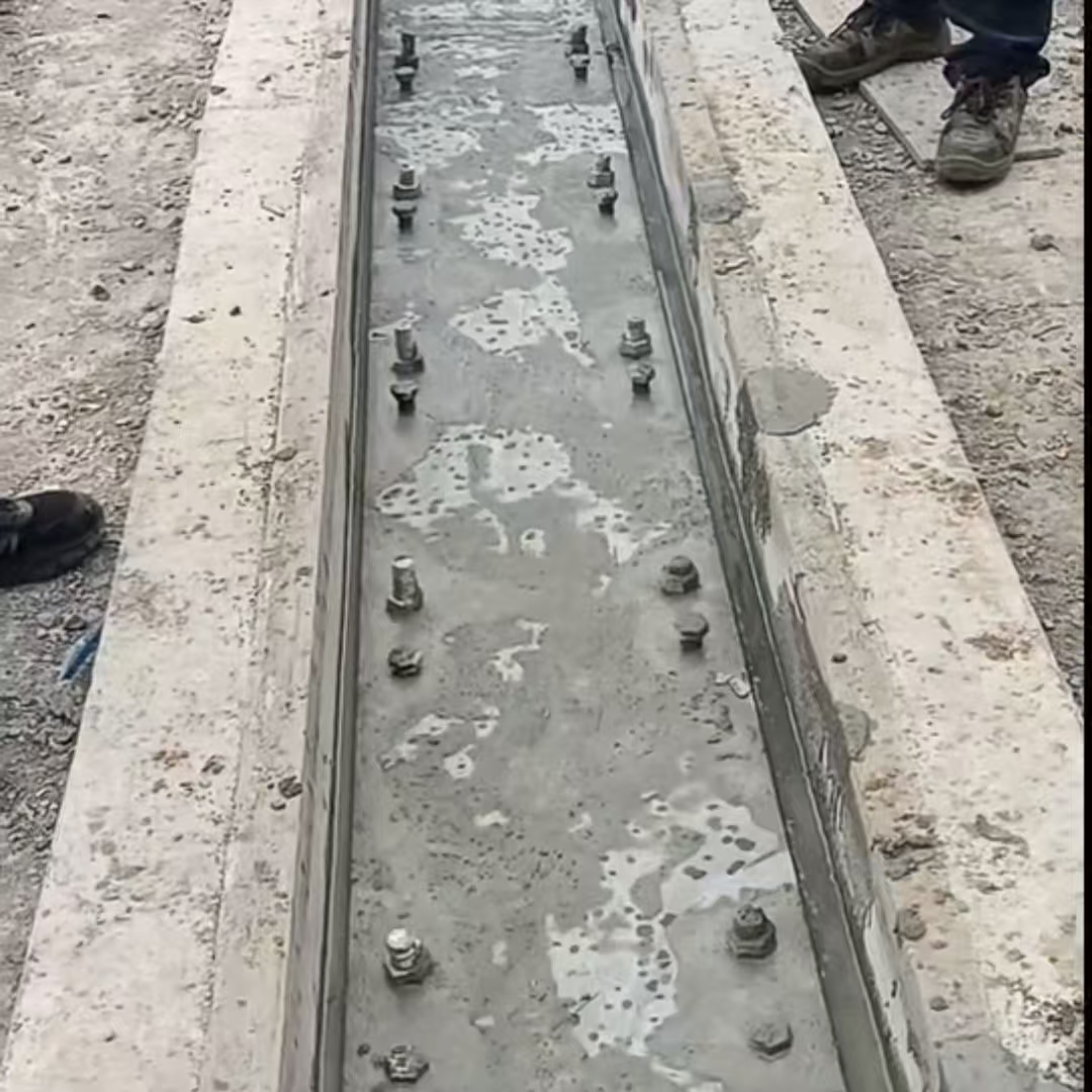 张掖港口码头起重机龙门吊重型机械设备稳固用早强快凝轨道胶泥
